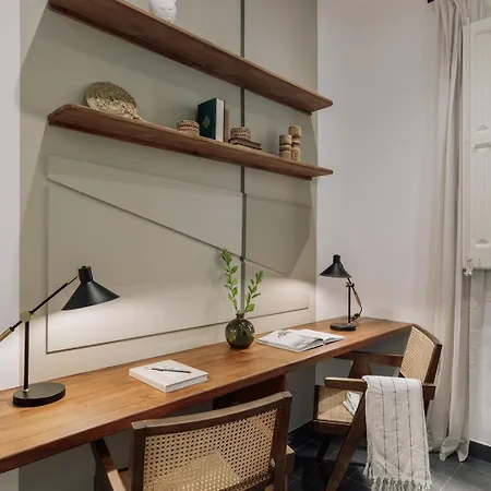 Uru - 2 Bedrooms And Balcony In De Gracia