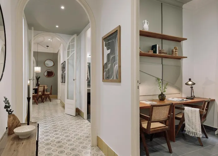 Uru - 2 Bedrooms And Balcony In De Gracia Barcellona
